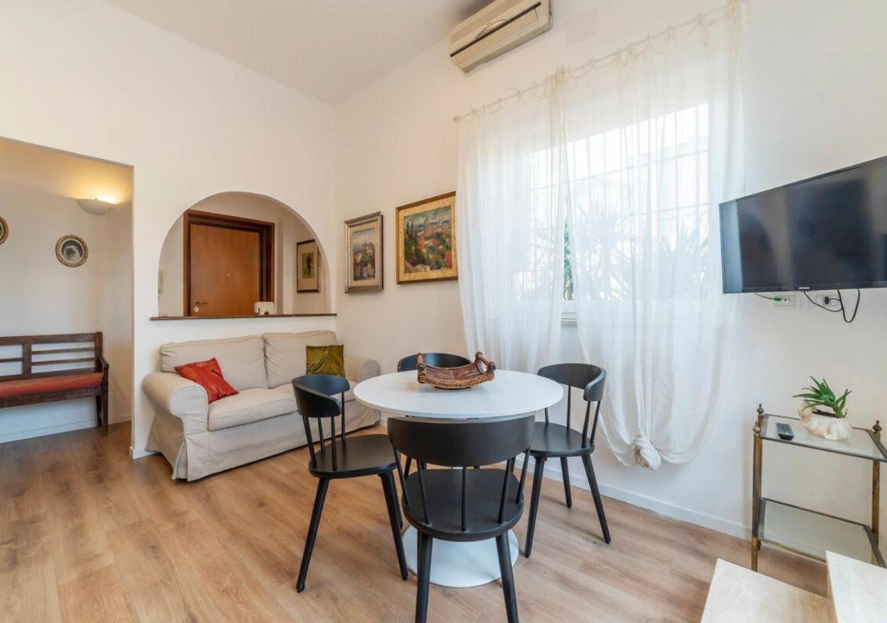 Elegant, With Private Terrace Next To The Vatican Rome Exterior photo